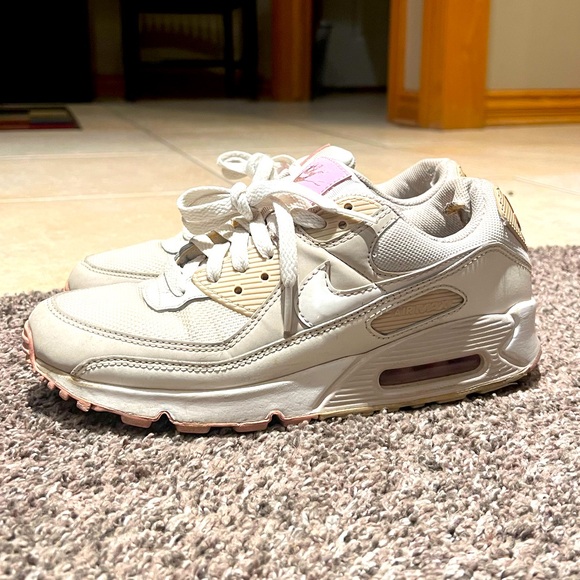 Nike Shoes - Wowza! Nike Air Max 90’s